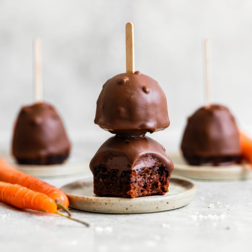 Vegan & Gluten-Free Carrot Cake Pops 🍫✨